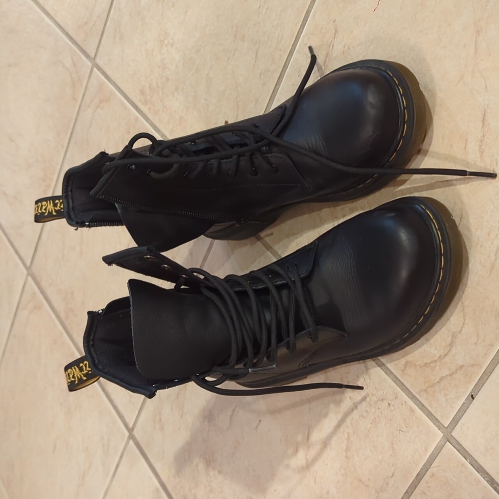 Kids black Dr Martens-5